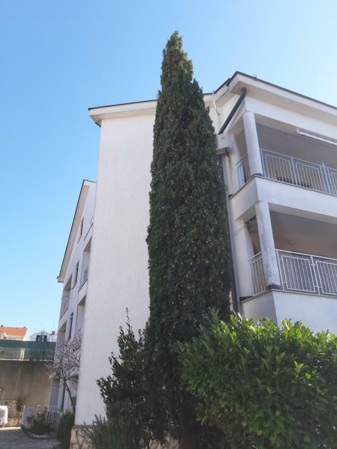 Studio Apartman Lady Apartment Njivice Exterior foto