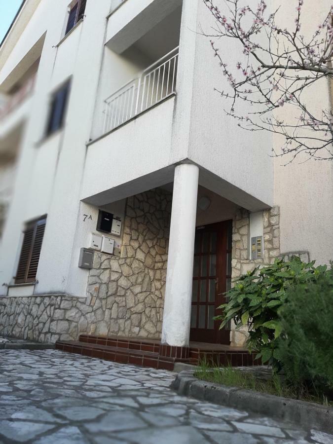 Studio Apartman Lady Apartment Njivice Exterior foto